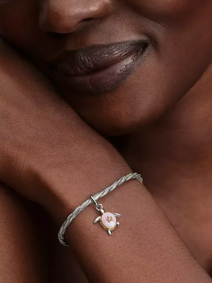 2026 Dangle Charm mit rosa Meeresschildkröte und im Labor gezüchtetem Diamanten, 0,007 ct insgesamt, Sterlingsilber, 14-karätige Vergoldung 2026 Dangle Charm mit rosa Meeresschildkröte und im Labor gezüchtetem Diamanten, 0,007 ct insgesamt, Sterlingsilber, 14-karätige Vergoldung