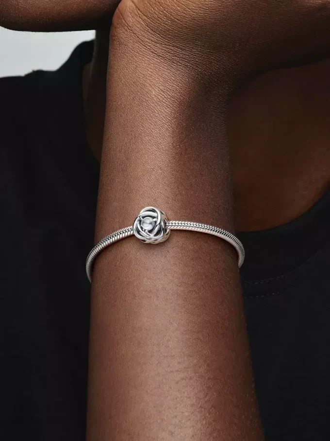 April Clear Eternity Circle Charm aus Sterlingsilber April Clear Eternity Circle Charm aus Sterlingsilber
