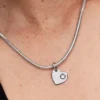 April gravierbarer Herz-Dangle Charm mit klarem Stein aus Sterlingsilber April gravierbarer Herz-Dangle Charm mit klarem Stein aus Sterlingsilber