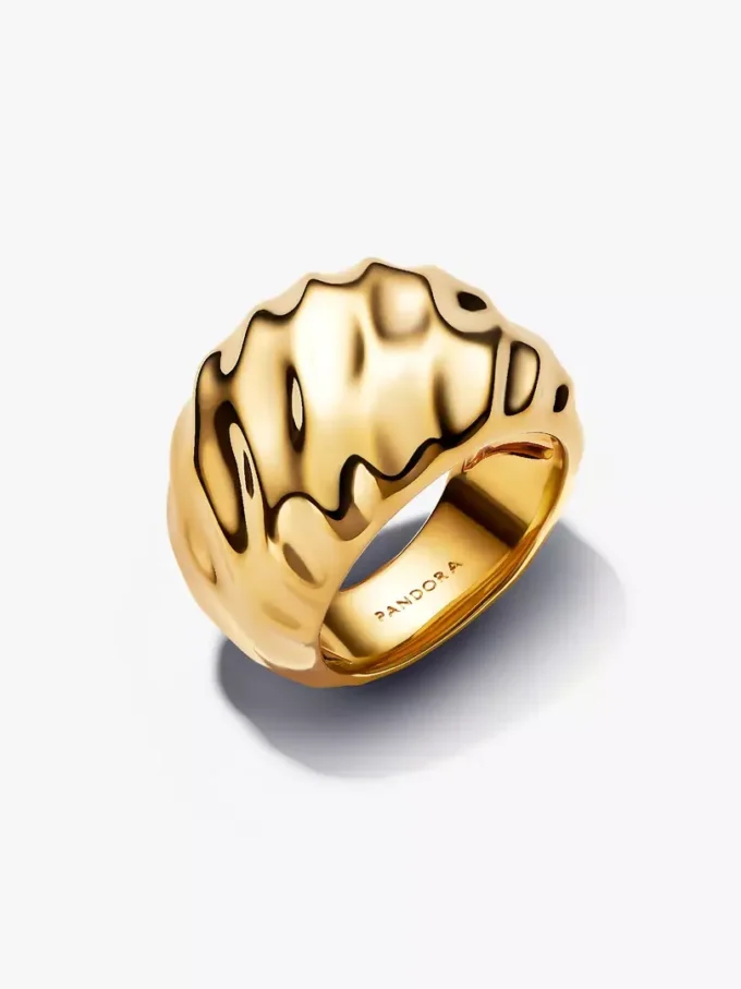 Auffälliger Ring mit Wellenmuster, 14-karätig vergoldet Auffälliger Ring mit Wellenmuster, 14-karätig vergoldet
