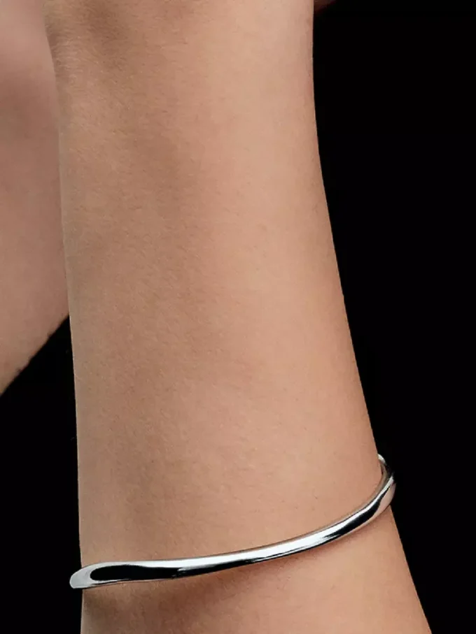 Bangle aus Sterlingsilber in organischer Form Bangle aus Sterlingsilber in organischer Form