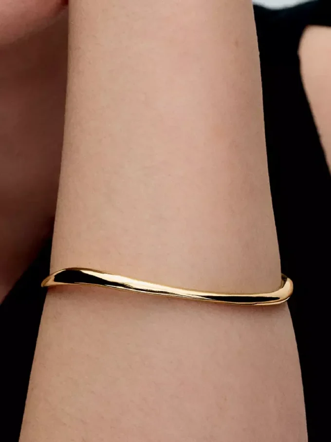 Bangle in organischer Form, 14-karätig vergoldet Bangle in organischer Form, 14-karätig vergoldet
