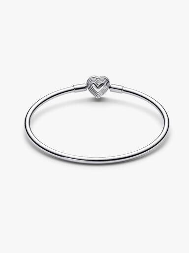 Bangle mit strahlendem Herzverschluss – Sterlingsilber Bangle mit strahlendem Herzverschluss – Sterlingsilber