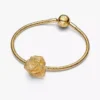 Übergroßer Charm „Rose in Bloom“ mit 14-karätiger Vergoldung Übergroßer Charm „Rose in Bloom“ mit 14-karätiger Vergoldung