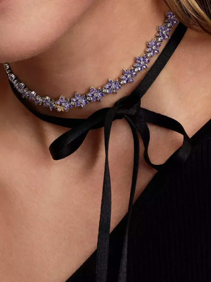 Bridgerton Herbarium & Bee Choker aus Sterlingsilber, 14-karätig vergoldet Bridgerton Herbarium & Bee Choker aus Sterlingsilber, 14-karätig vergoldet