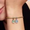 Bridgerton Schmetterling & Biene – teilbarer Dangle Charm aus Sterlingsilber, 14-karätig vergoldet Bridgerton Schmetterling & Biene – teilbarer Dangle Charm aus Sterlingsilber, 14-karätig vergoldet