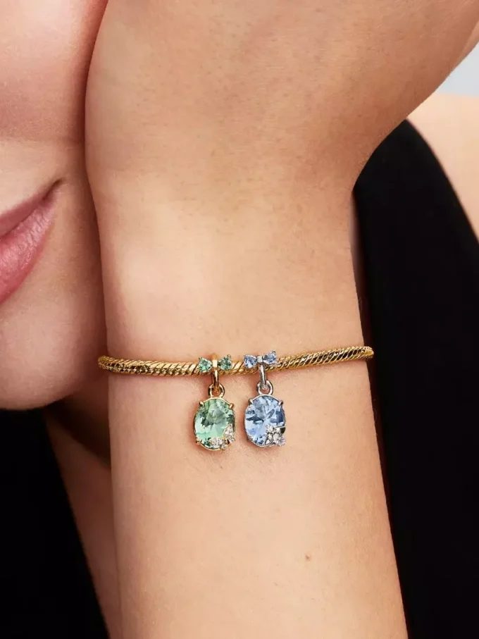 Bridgerton Schmetterling & Biene – teilbarer Dangle Charm aus Sterlingsilber, 14-karätig vergoldet Bridgerton Schmetterling & Biene – teilbarer Dangle Charm aus Sterlingsilber, 14-karätig vergoldet