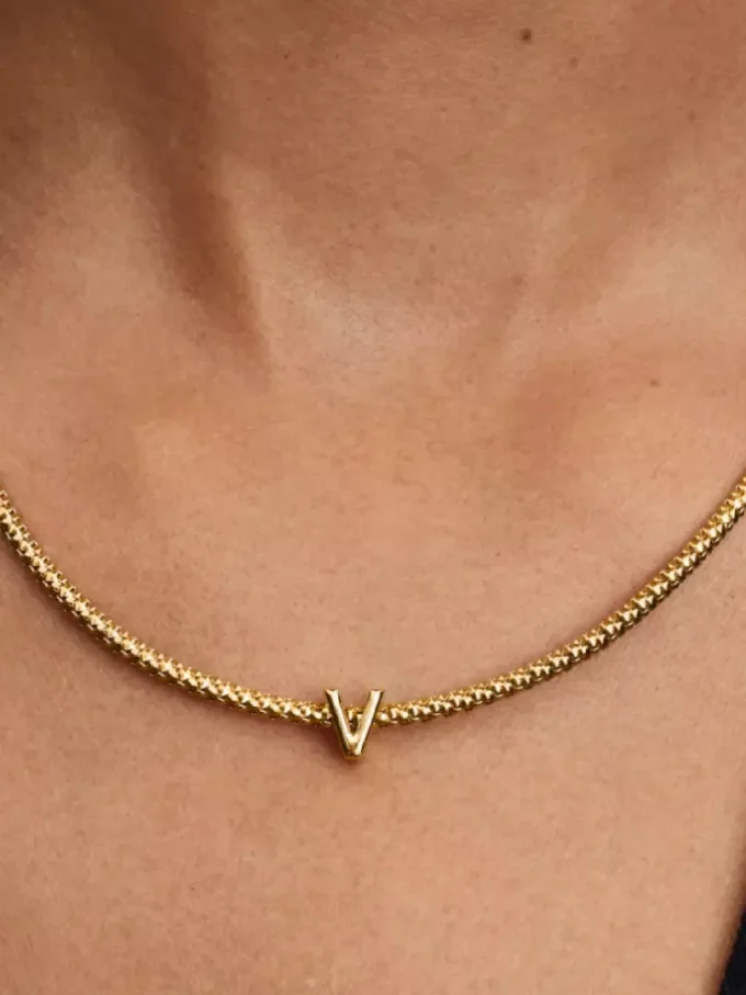 Buchstabe V Alphabet-Charm, 14 Karat vergoldet Buchstabe V Alphabet-Charm, 14 Karat vergoldet