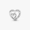 Charm „Entwined Infinite Hearts“ aus Sterlingsilber Charm „Entwined Infinite Hearts“ aus Sterlingsilber