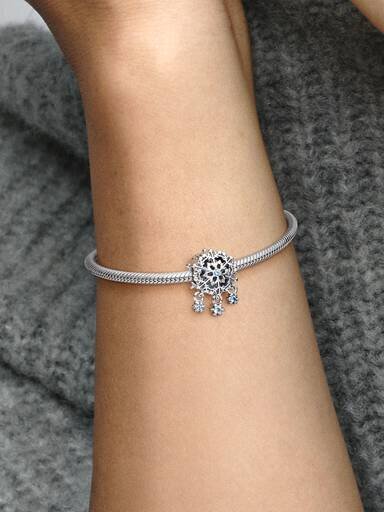 Charm „Icy Snowflake Drop“ – Sterlingsilber Charm „Icy Snowflake Drop“ – Sterlingsilber