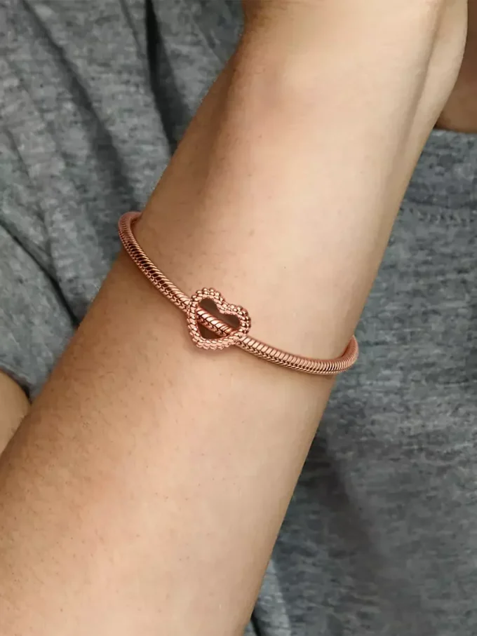 Charm mit offenem Herz und Perlenverzierung, 14 Karat rosévergoldet