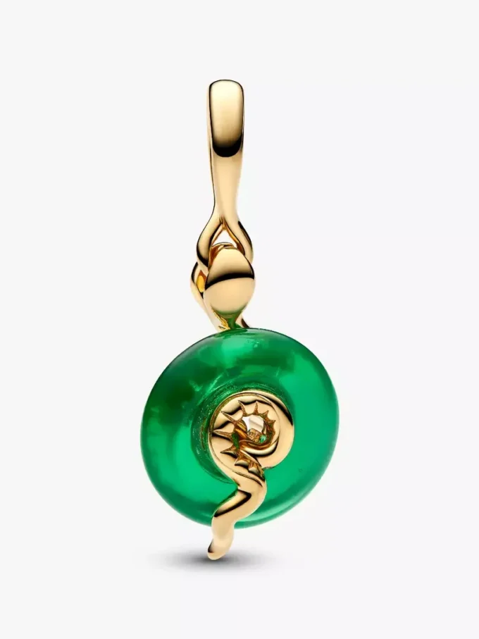 Dangle Charm aus grünem Murano Glass in Schlangenform, 14-karätig vergoldet Dangle Charm aus grünem Murano Glass in Schlangenform, 14-karätig vergoldet