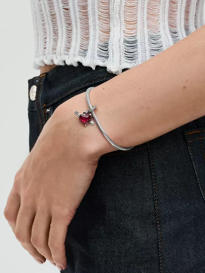 Dangle Charm aus Murano Glass mit rotem Herz und Pfeil, Sterlingsilber