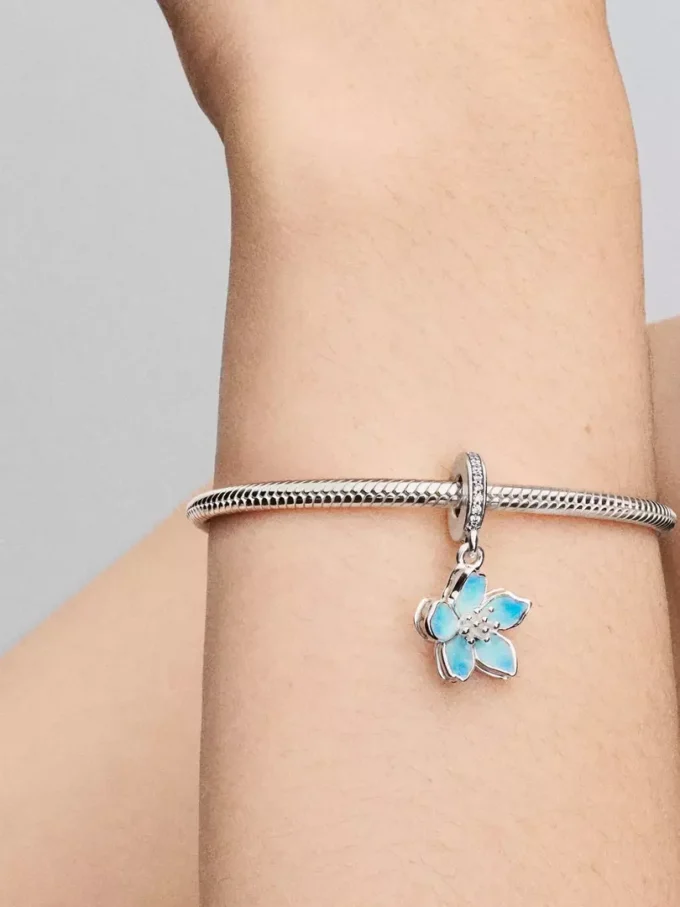 Dangle Charm „Blue Blossom“ aus Sterlingsilber Dangle Charm „Blue Blossom“ aus Sterlingsilber