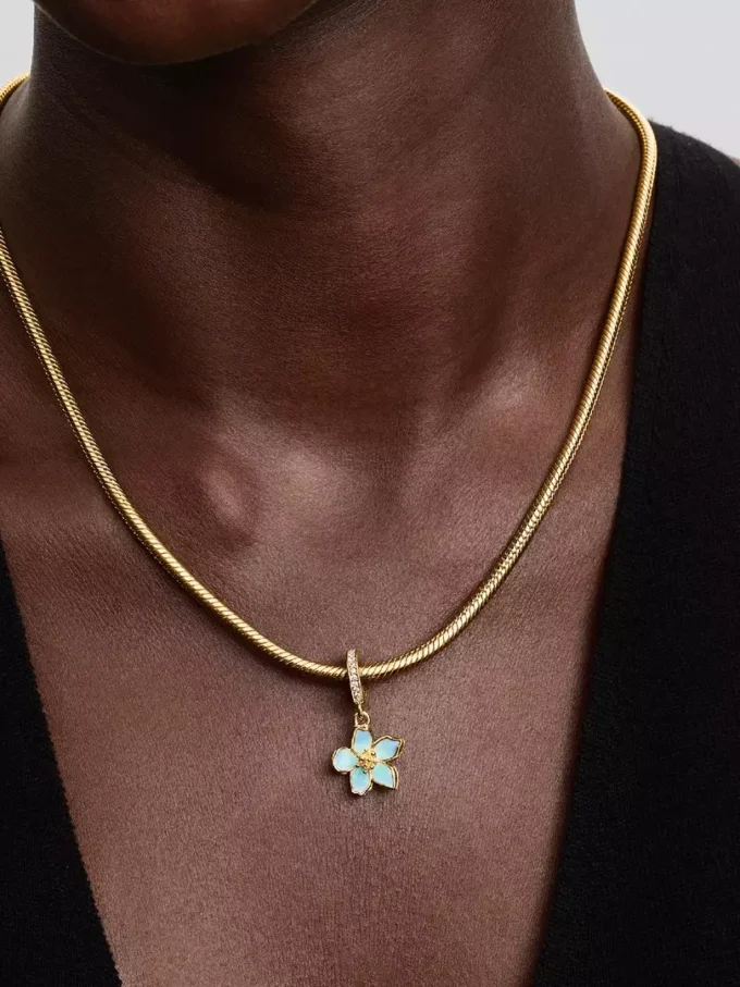 Dangle Charm „Blue Blossom“ mit 14-karätiger Vergoldung Dangle Charm „Blue Blossom“ mit 14-karätiger Vergoldung