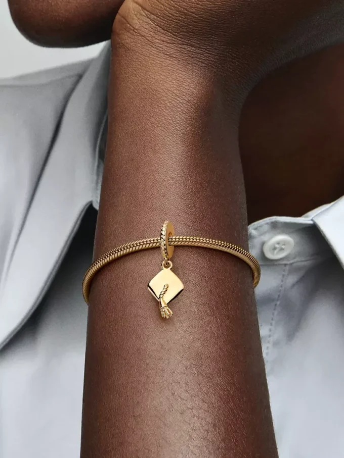 Dangle Charm in Form einer Abschlusskappe, 14 Karat vergoldet