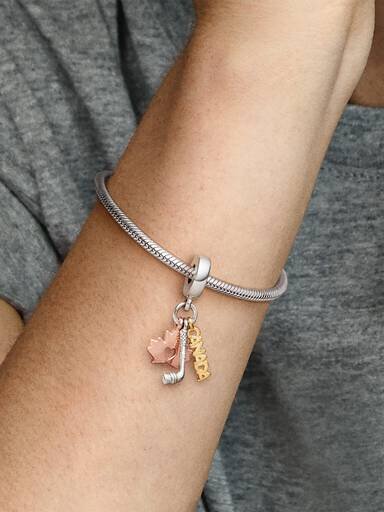 Dangle Charm mit Kanada, Ahornblatt und Hockeyschläger – Sterlingsilber, 14-karätige Vergoldung, 14-karätige Roségoldvergoldung Dangle Charm mit Kanada, Ahornblatt und Hockeyschläger – Sterlingsilber, 14-karätige Vergoldung, 14-karätige Roségoldvergoldung