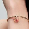 Dangle Charm mit rosa-gelbem Murano Glass-Schmetterling – 14 Karat Roségold-Beschichtung Dangle Charm mit rosa-gelbem Murano Glass-Schmetterling – 14 Karat Roségold-Beschichtung