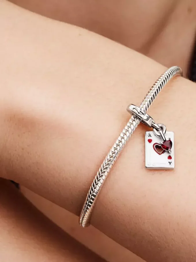 Disney-Bösewichte Herzkönigin Dangle Charm aus Sterlingsilber Disney-Bösewichte Herzkönigin Dangle Charm aus Sterlingsilber