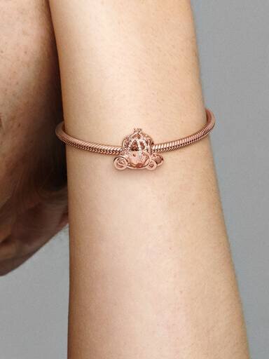 Disney Cinderella Sparkling Carriage Charm – 14 Karat Roségold-Beschichtung Disney Cinderella Sparkling Carriage Charm – 14 Karat Roségold-Beschichtung