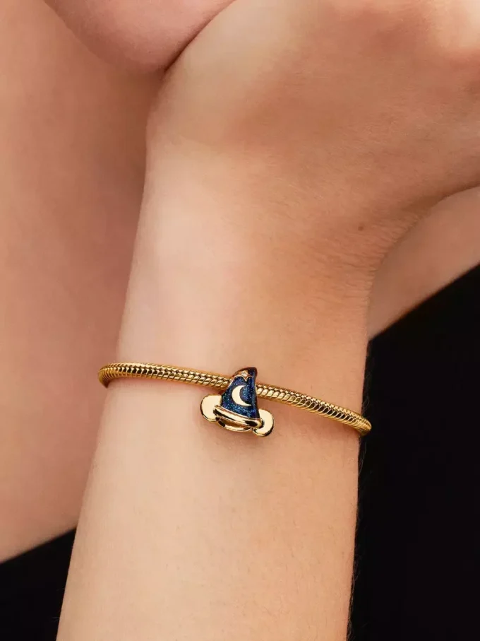 Disney Mickey-Mouse-Zaubererhut-Charm 0,007 ct TW, 14-karätige Vergoldung Disney Mickey-Mouse-Zaubererhut-Charm 0,007 ct TW, 14-karätige Vergoldung