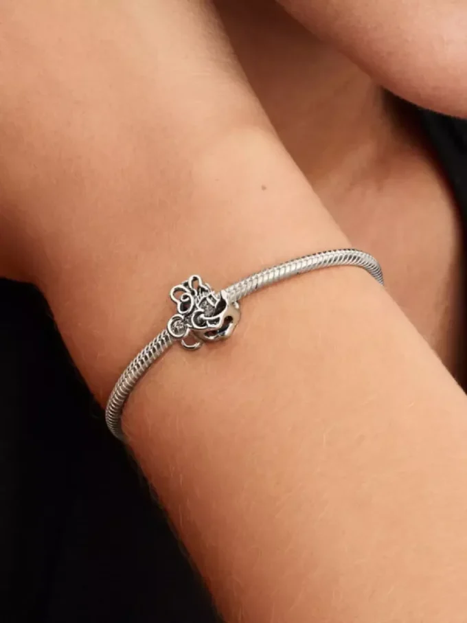 Disney Minnie Mouse durchbrochener Charm aus Sterlingsilber Disney Minnie Mouse durchbrochener Charm aus Sterlingsilber