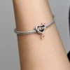 Disney Minnie Mouse „Mom Heart“-Charm aus Sterlingsilber, 14 Karat Roségold-Beschichtung Disney Minnie Mouse „Mom Heart“-Charm aus Sterlingsilber, 14 Karat Roségold-Beschichtung