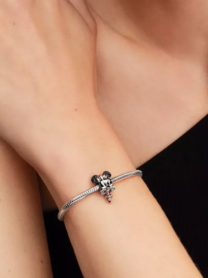 Disney Minnie Mouse Weihnachts-Charm aus Sterlingsilber Disney Minnie Mouse Weihnachts-Charm aus Sterlingsilber