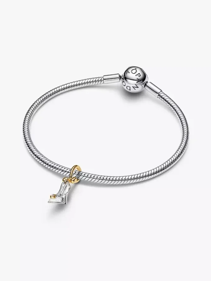Disney-Prinzessin Cinderella Dangle Charm 0,012 ct TW, Sterlingsilber, 14-karätige Vergoldung Disney-Prinzessin Cinderella Dangle Charm 0,012 ct TW, Sterlingsilber, 14-karätige Vergoldung