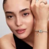 Disney-Prinzessin Cinderella Dangle Charm 0,012 ct TW, Sterlingsilber, 14-karätige Vergoldung Disney-Prinzessin Cinderella Dangle Charm 0,012 ct TW, Sterlingsilber, 14-karätige Vergoldung