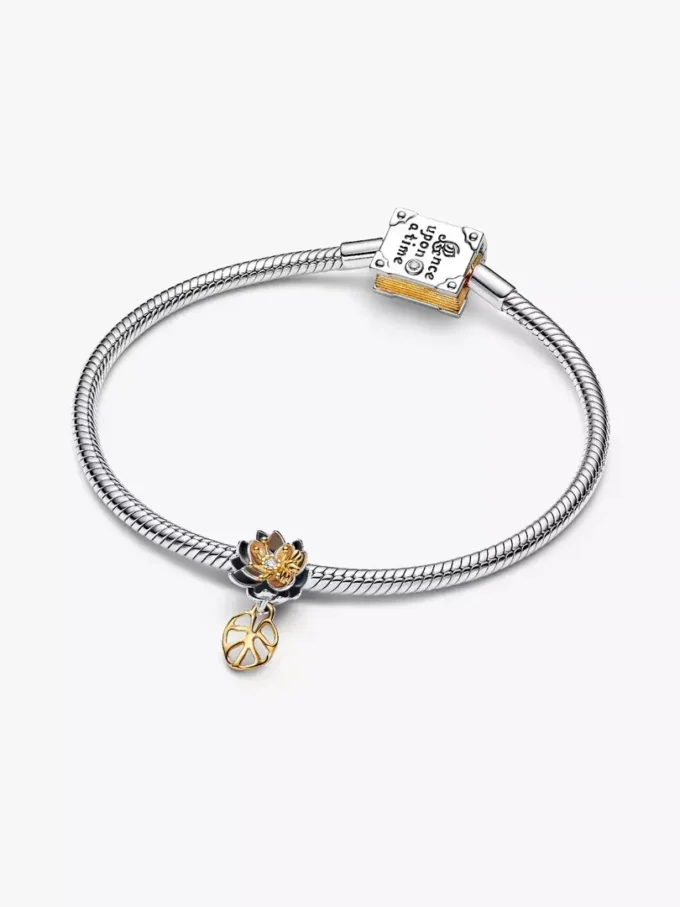 Disney-Prinzessin Tiana Wasserlilie-Charm mit synthetischem Diamanten 0,012 ct TW, Sterlingsilber, 14-karätige Vergoldung Disney-Prinzessin Tiana Wasserlilie-Charm mit synthetischem Diamanten 0,012 ct TW, Sterlingsilber, 14-karätige Vergoldung