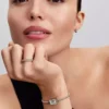 Disney-Prinzessinnen-Bilderbuch-Armband mit Lab-Grown-Diamanten und Snake Chain, 0,012 ct insgesamt, Sterlingsilber, 14-karätige Vergoldung Disney-Prinzessinnen-Bilderbuch-Armband mit Lab-Grown-Diamanten und Snake Chain, 0,012 ct insgesamt, Sterlingsilber, 14-karätige Vergoldung