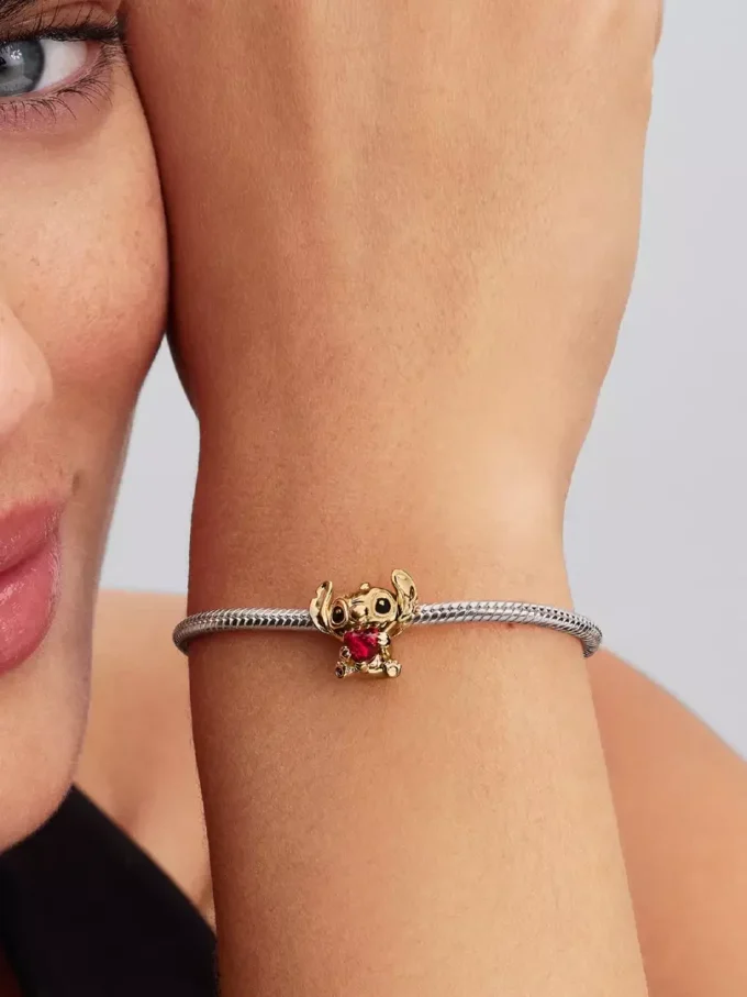 Disney Stitch Herz-Charm, 14 Karat vergoldet Disney Stitch Herz-Charm, 14 Karat vergoldet