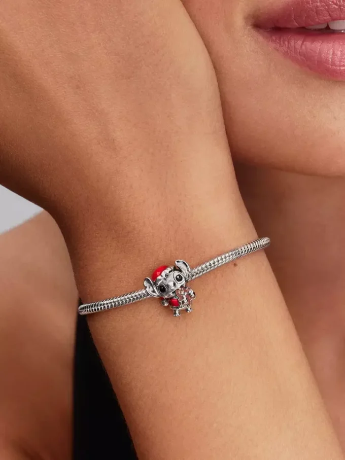 Disney Stitch-Weihnachts-Charm aus Sterlingsilber Disney Stitch-Weihnachts-Charm aus Sterlingsilber