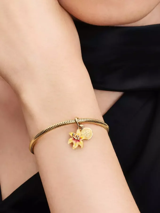 Disney Tangled Sundrop Flower Glow-in-the-Dark Charm, 14-karätig vergoldet Disney Tangled Sundrop Flower Glow-in-the-Dark Charm, 14-karätig vergoldet