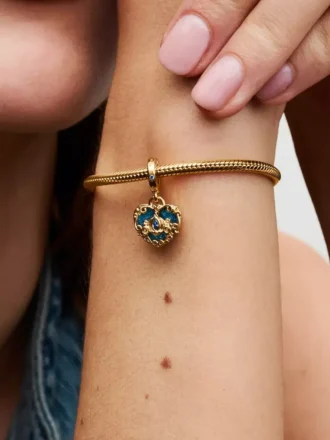 Doppel-Dangle Charm mit Cinderellas Kutsche und Herz, 14 Karat vergoldet