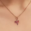 Doppelter Dangle Charm in Form einer rosa Libelle, 14 Karat Roségold-Beschichtung Doppelter Dangle Charm in Form einer rosa Libelle, 14 Karat Roségold-Beschichtung