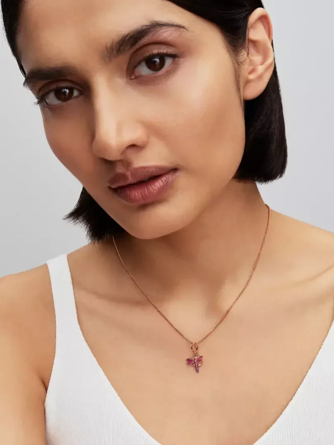 Doppelter Dangle Charm in Form einer rosa Libelle, 14 Karat Roségold-Beschichtung Doppelter Dangle Charm in Form einer rosa Libelle, 14 Karat Roségold-Beschichtung