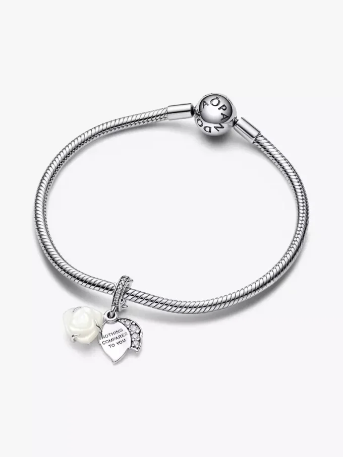 Doppelter Dangle Charm „Weiße Rose in voller Blüte“ aus Sterlingsilber Doppelter Dangle Charm „Weiße Rose in voller Blüte“ aus Sterlingsilber
