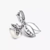 Doppelter Dangle Charm „Weiße Rose in voller Blüte“ aus Sterlingsilber Doppelter Dangle Charm „Weiße Rose in voller Blüte“ aus Sterlingsilber