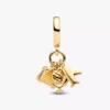 Dreifach-Dangle Charm mit Flugzeug, Globus und Koffer, 14-karätige Vergoldung Dreifach-Dangle Charm mit Flugzeug, Globus und Koffer, 14-karätige Vergoldung