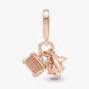 Dreifacher Dangle Charm mit Flugzeug, Globus und Koffer, 14 Karat Roségold-Beschichtung Dreifacher Dangle Charm mit Flugzeug, Globus und Koffer, 14 Karat Roségold-Beschichtung