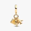 Dreifacher Dangle Charm mit Flugzeug, Globus und Koffer – 14-karätige Vergoldung