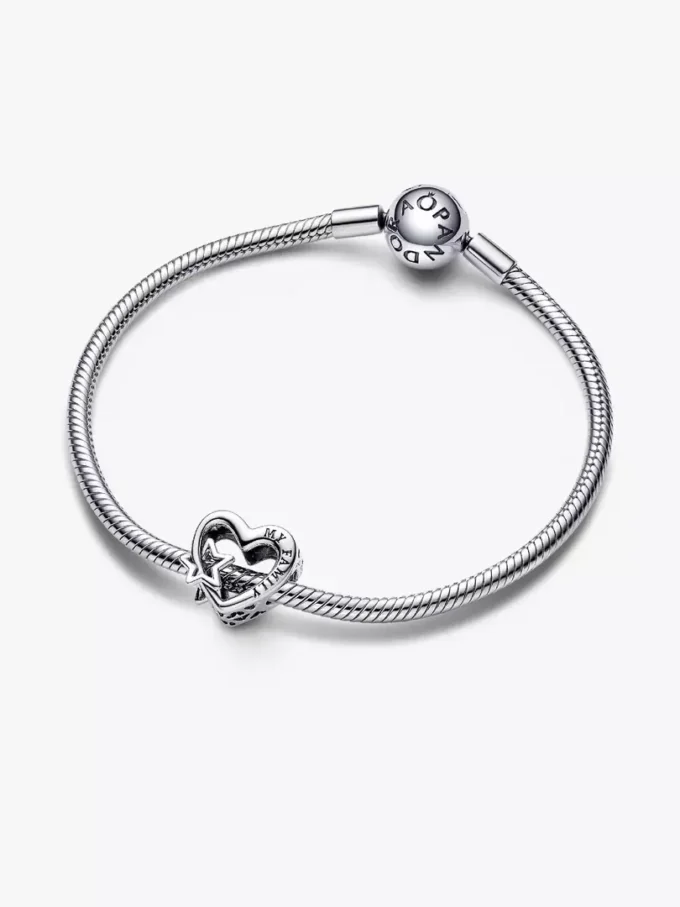 Durchbrochener Familien-Herz-&-Stern-Charm aus Sterlingsilber Durchbrochener Familien-Herz-&-Stern-Charm aus Sterlingsilber