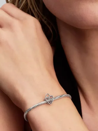 Durchbrochener Herz-Vorhängeschloss-Charm aus Sterlingsilber