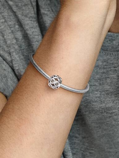 Durchbrochener Infinity-Charm – Sterlingsilber Durchbrochener Infinity-Charm – Sterlingsilber