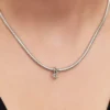 Durchbrochener Tulpen-Charm aus Sterlingsilber Durchbrochener Tulpen-Charm aus Sterlingsilber