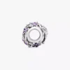 Durchbrochener violetter Gänseblümchen-Charm aus Sterlingsilber Durchbrochener violetter Gänseblümchen-Charm aus Sterlingsilber