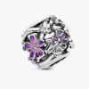 Durchbrochener violetter Gänseblümchen-Charm aus Sterlingsilber Durchbrochener violetter Gänseblümchen-Charm aus Sterlingsilber