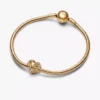 Durchbrochener, wirbelnder Herz-Charm & behandelte Süßwasserzuchtperle aus 14 Karat Gold Durchbrochener, wirbelnder Herz-Charm & behandelte Süßwasserzuchtperle aus 14 Karat Gold